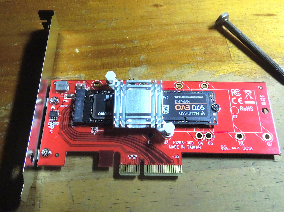 01 -  M.2 adapter & 2 heatsinks.JPG