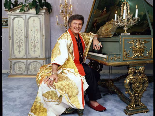 1369531587000-TDS-Liberace-CP-robe-1305252127_4_3.jpg