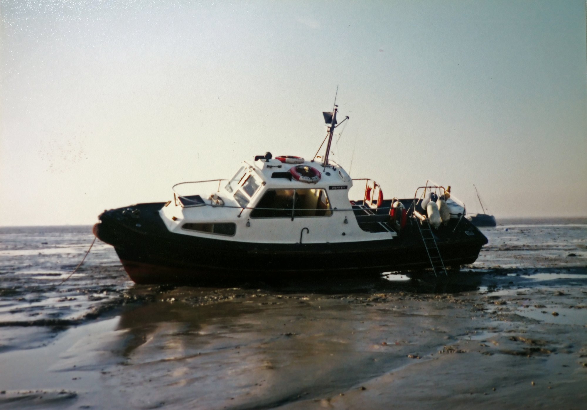 1986 Jan Osprey Aground in Leigh Beck 02.JPG