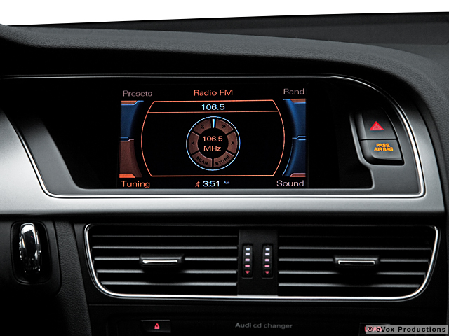 2009-Audi-S5-stereo_5761_057_640x480.jpg