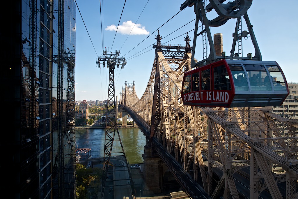 2013-10-20 Roosevelt Island tram 8.jpg