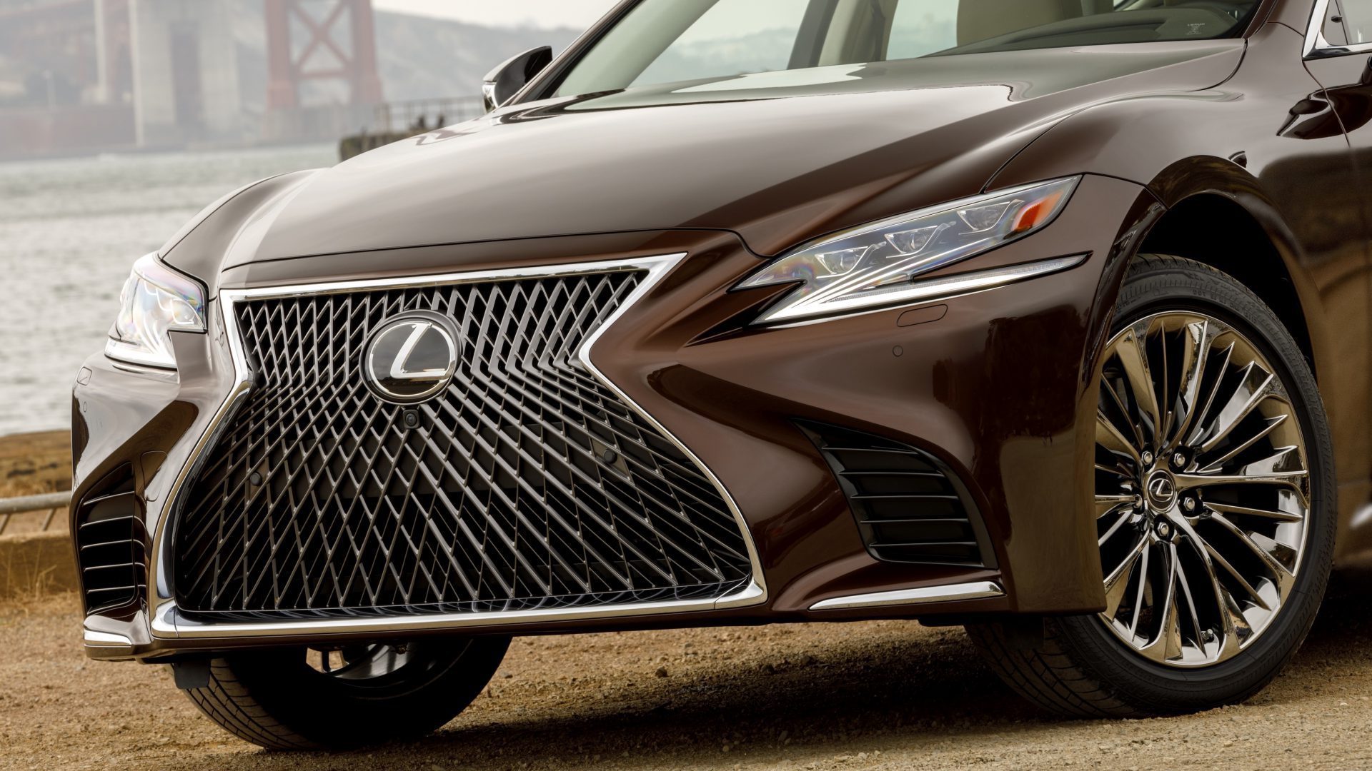2018_lexus_ls500_007_956d6479662eaa5cf29e9b2a25f04d8359c53f98-e1516679828692.jpg