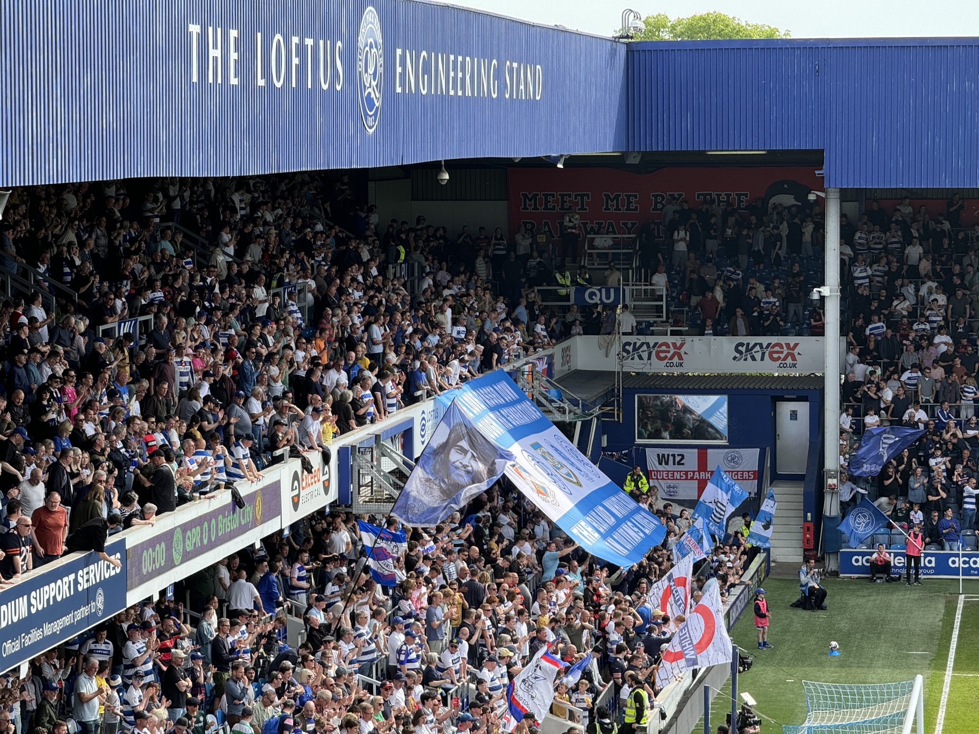 2025 - 12.04.25 - QPR 1-1 BRISTOL CITY - LOFT END FLAGS.JPG