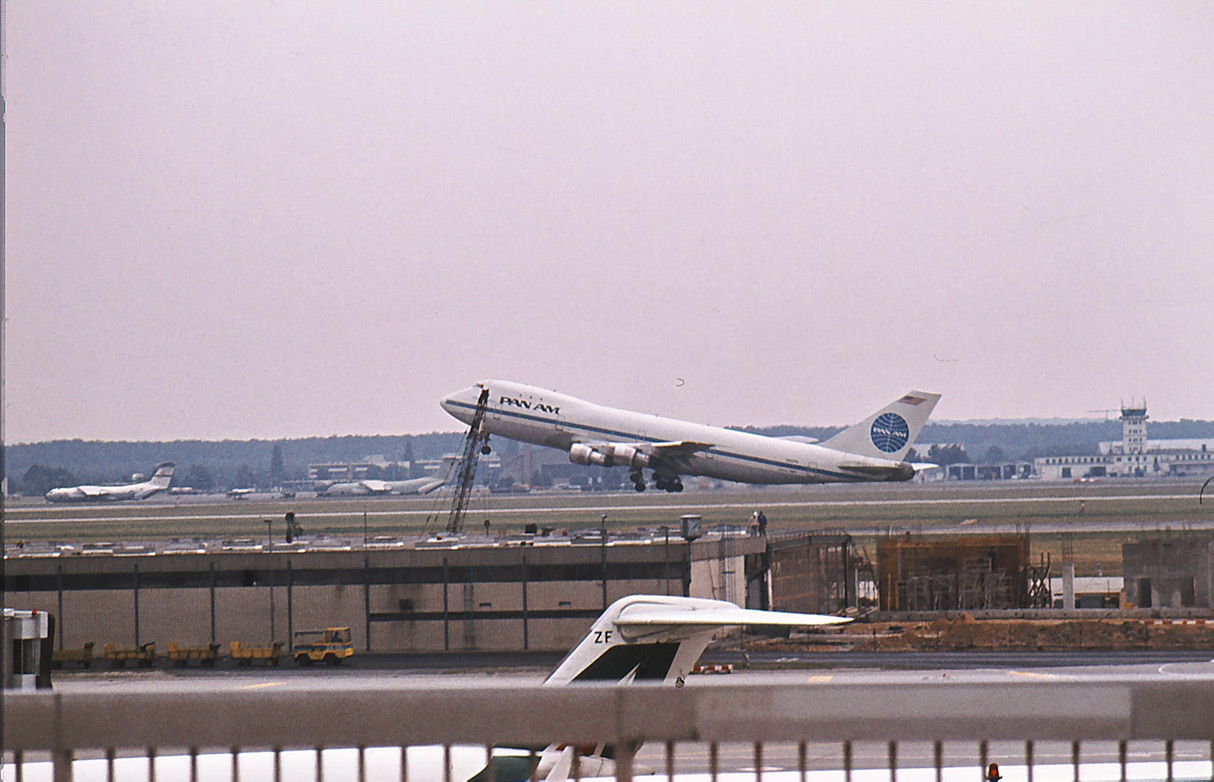 747 1976.jpg