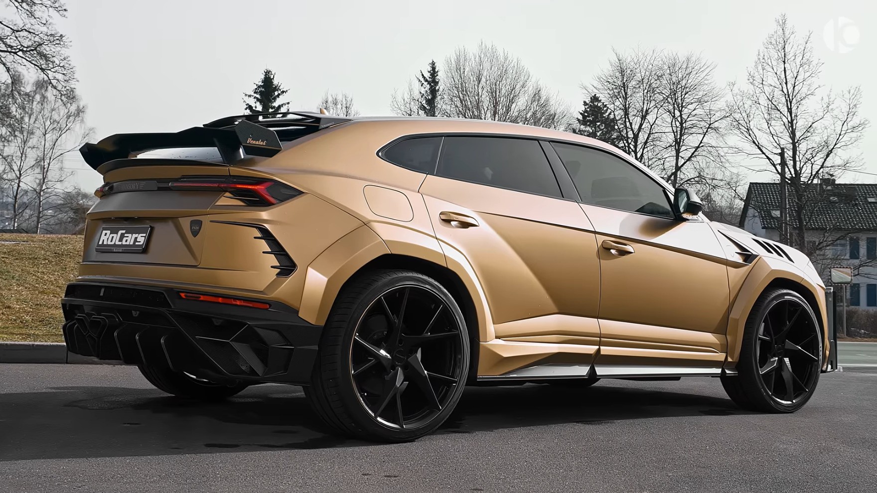 800-hp-bronze-lamborghini-urus-with-mansory-carbon-kit-is-worth-500000_1.jpg