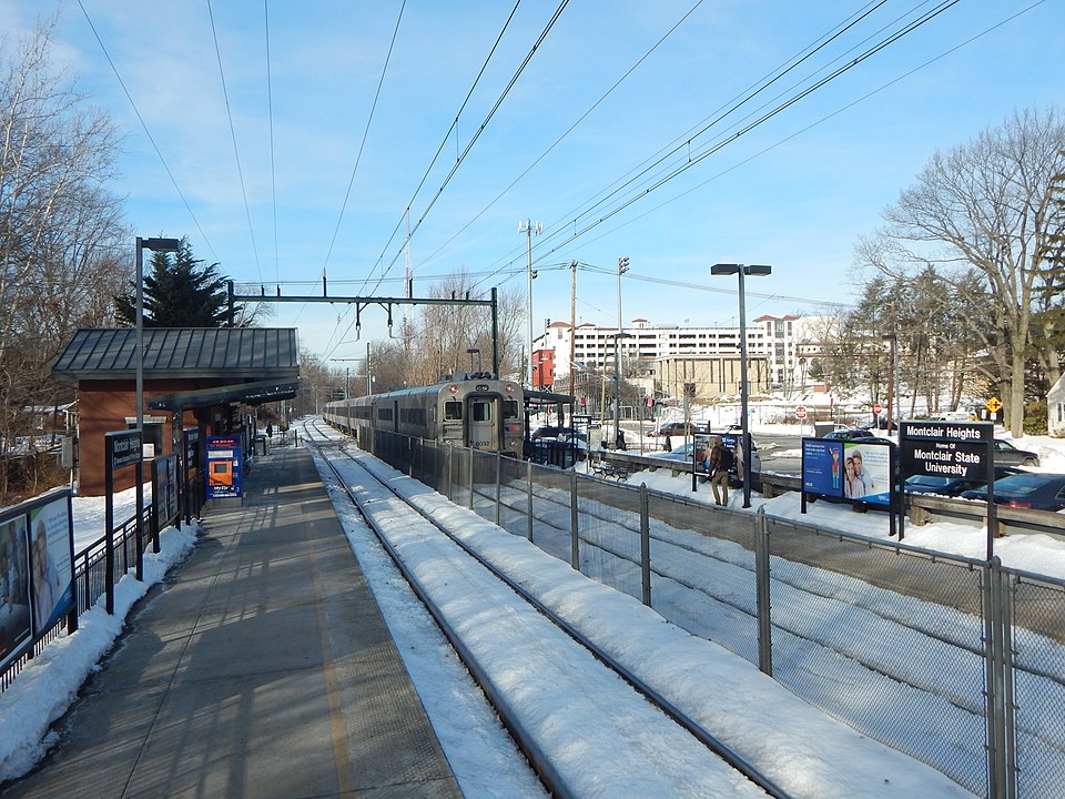 960px-Montclair_Heights_Station_-_February_2015.jpg