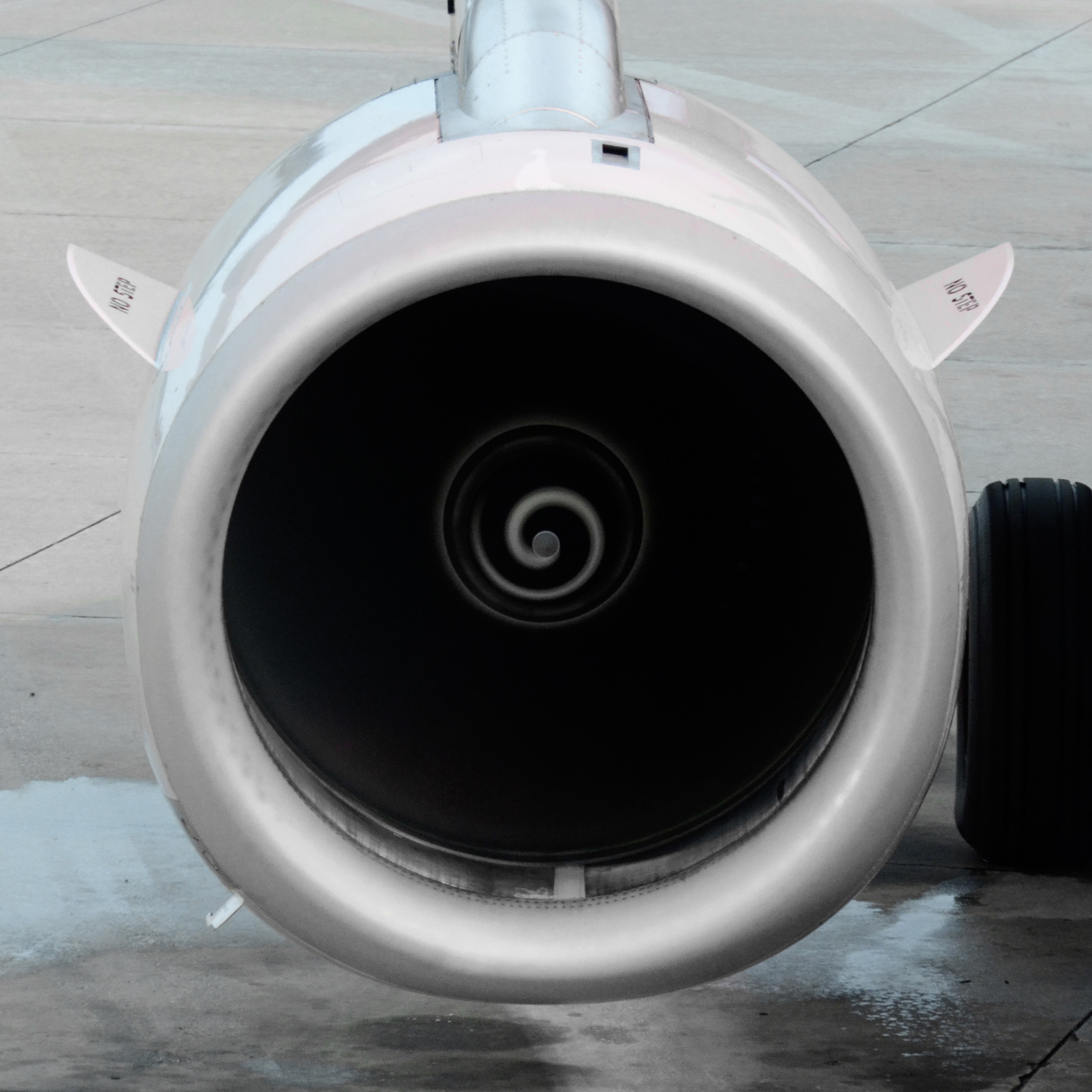 Airplane engine 01 up scaled resize.jpg