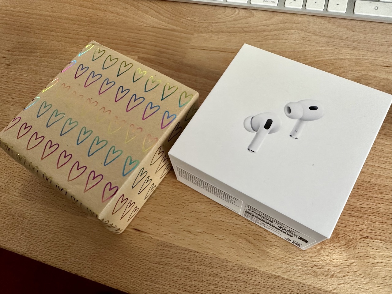 airpods2-present.jpeg