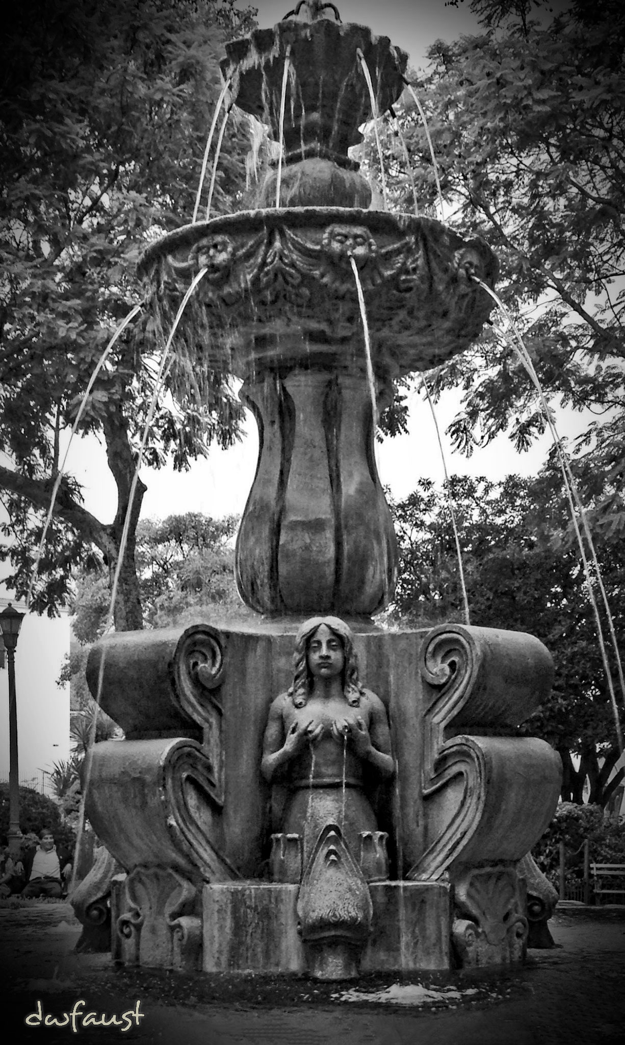 antigua-parque-central-mermaid-fountain.jpg