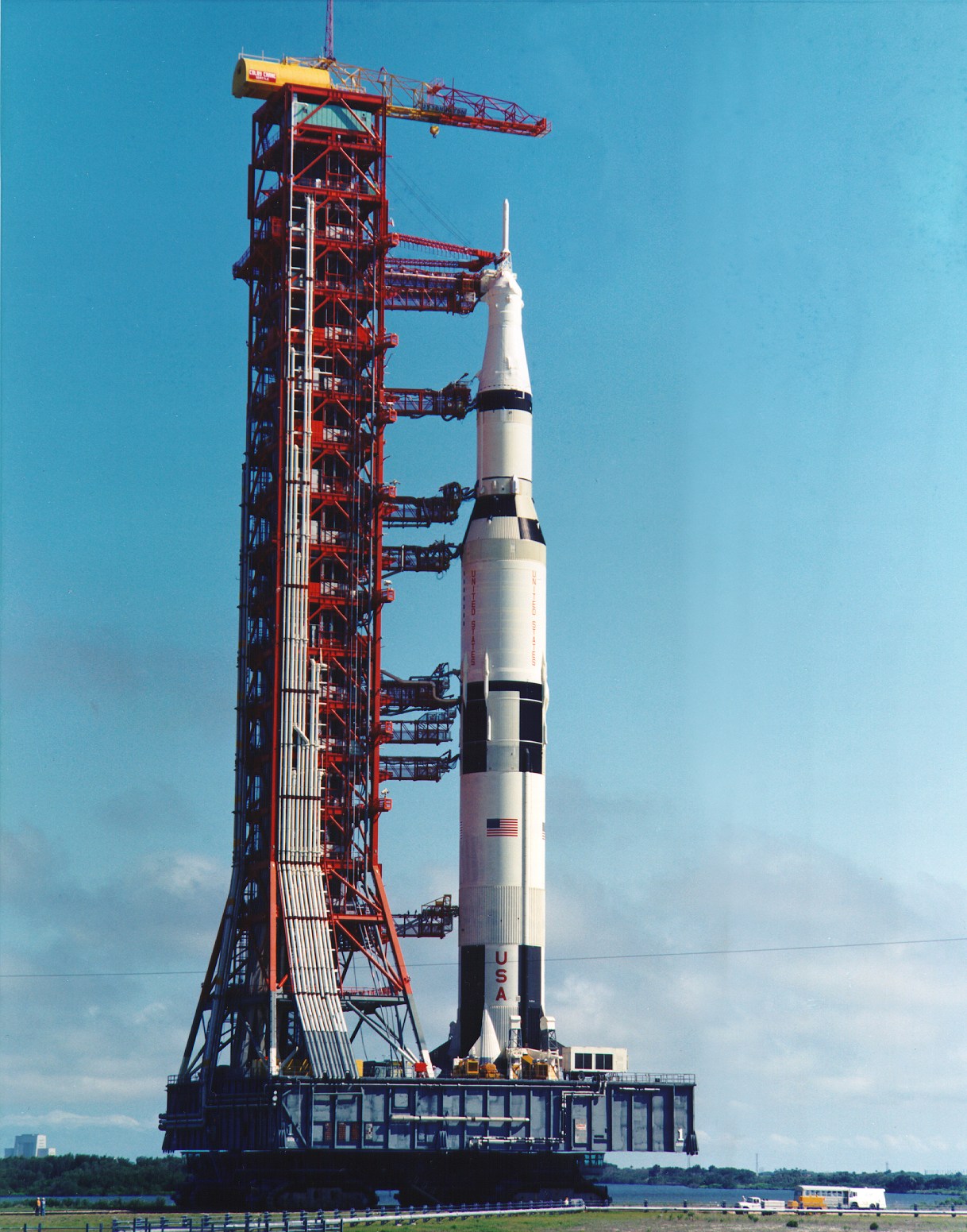 Apollo-11-AS-506-rollout-20-May-1969.jpeg