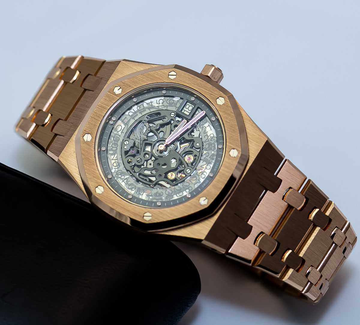 Audemars-Piguet-Royal-Oak-Open-worked-Extra-Thin_3.jpg