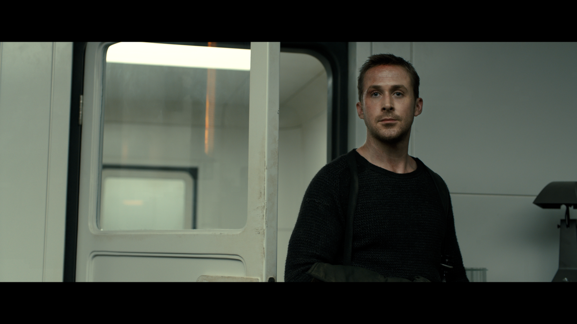 Blade Runner 2049 (2017).mkv - 00.28.16.567#2.png