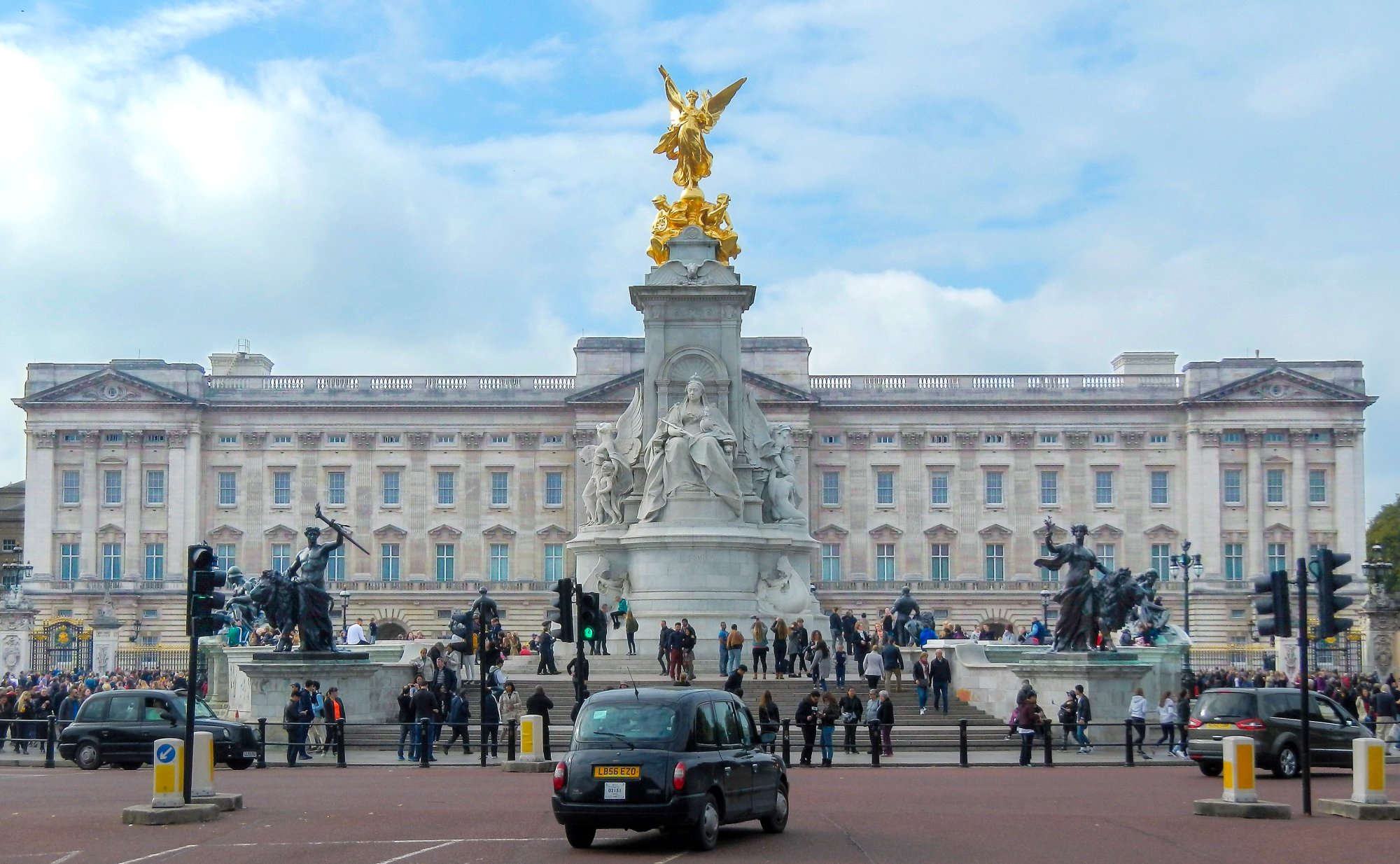 Buckingham Palace.jpg