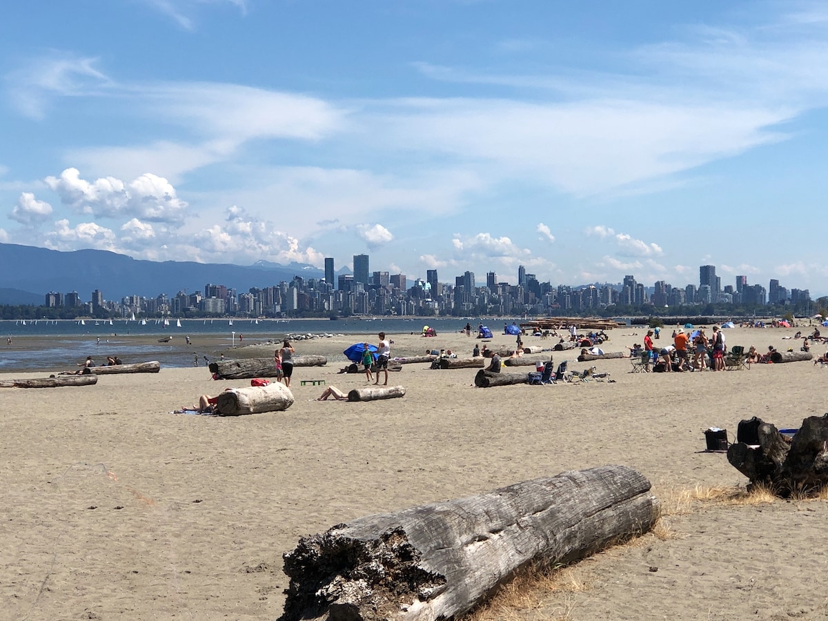 City skyline -beach.jpg