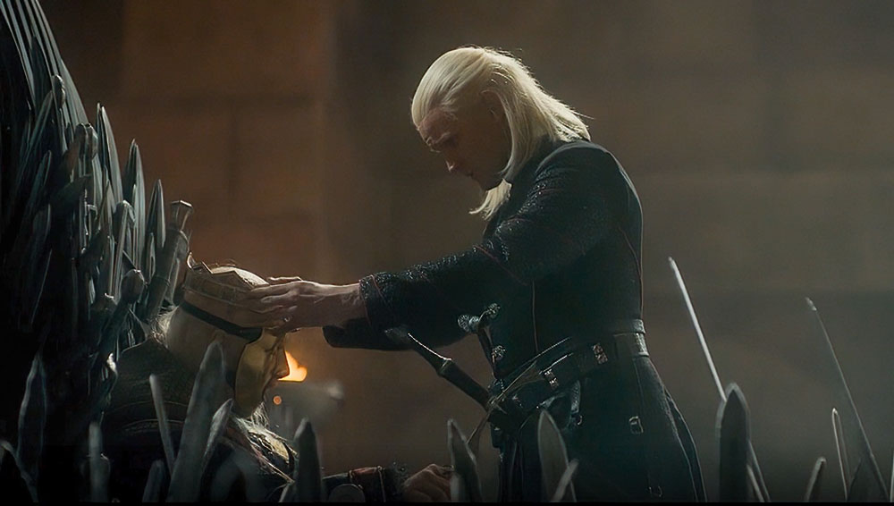 Damian crowns Viserys_PT.jpg