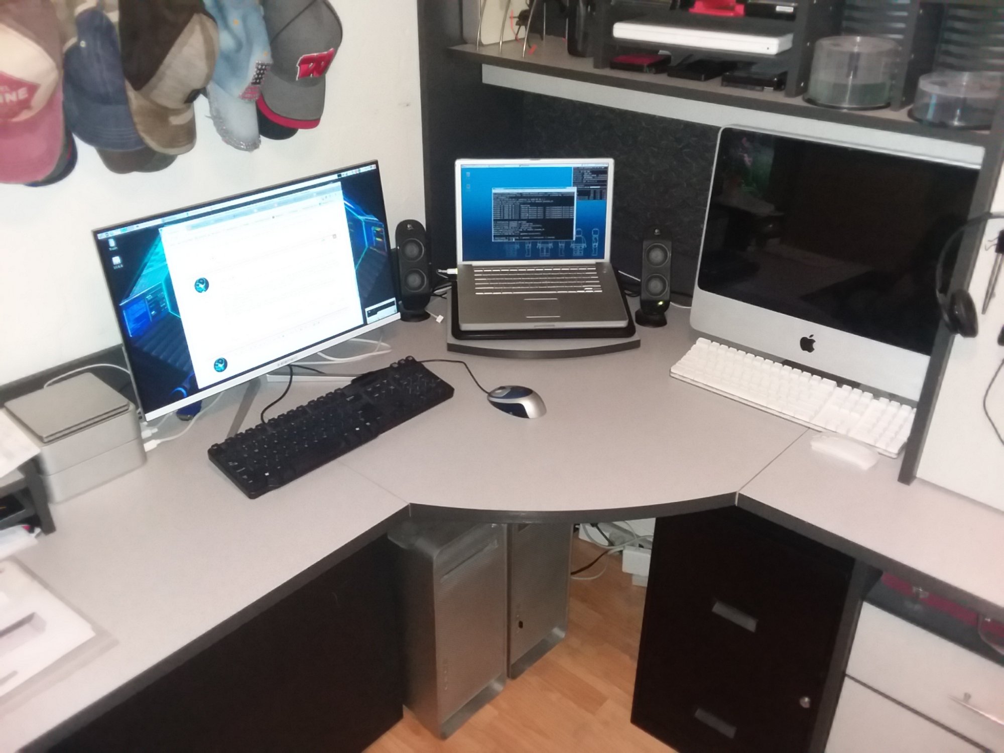 desk.jpg