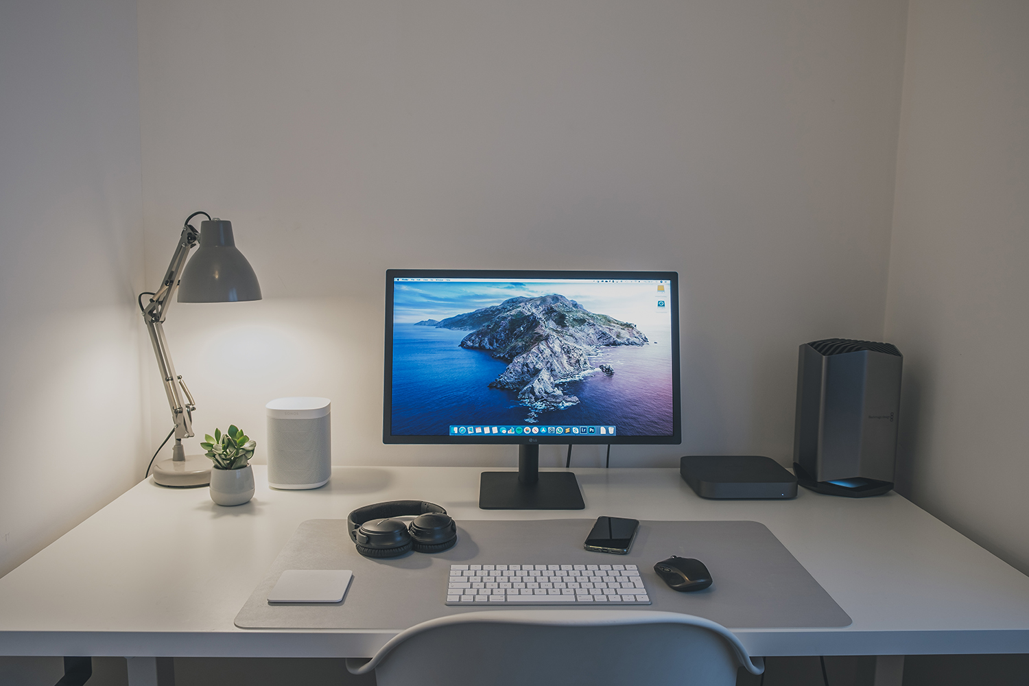 Desk_Setup_Jan2020_web.jpg