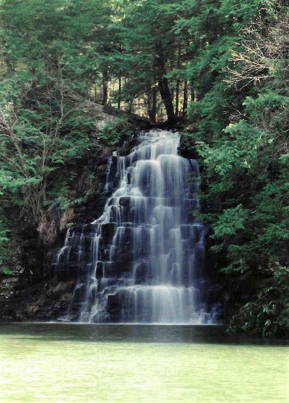 Devil's Punch Bowl Waterfall.jpg