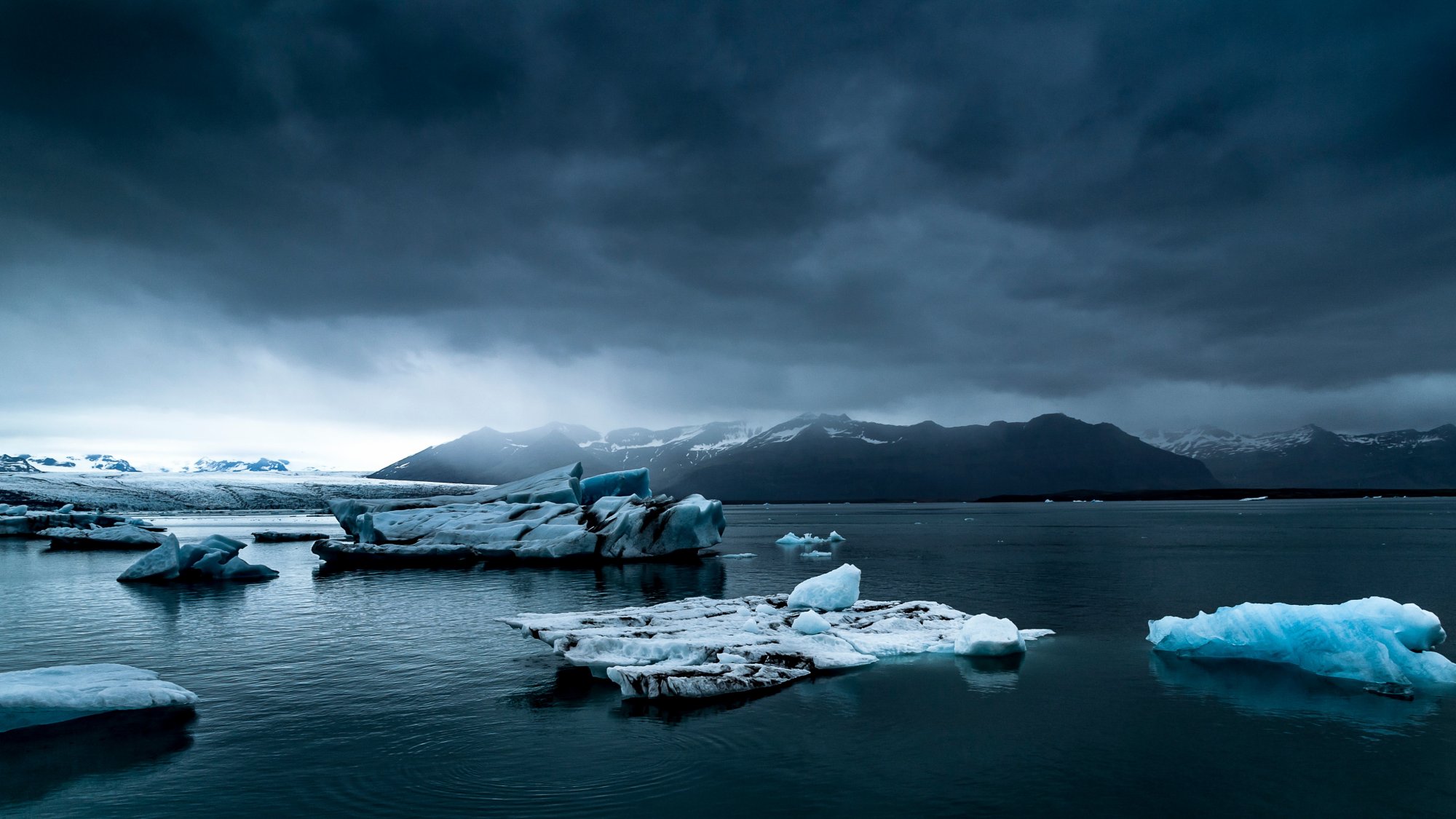 Emma Hall Jökulsárlón, Iceland mod.jpg