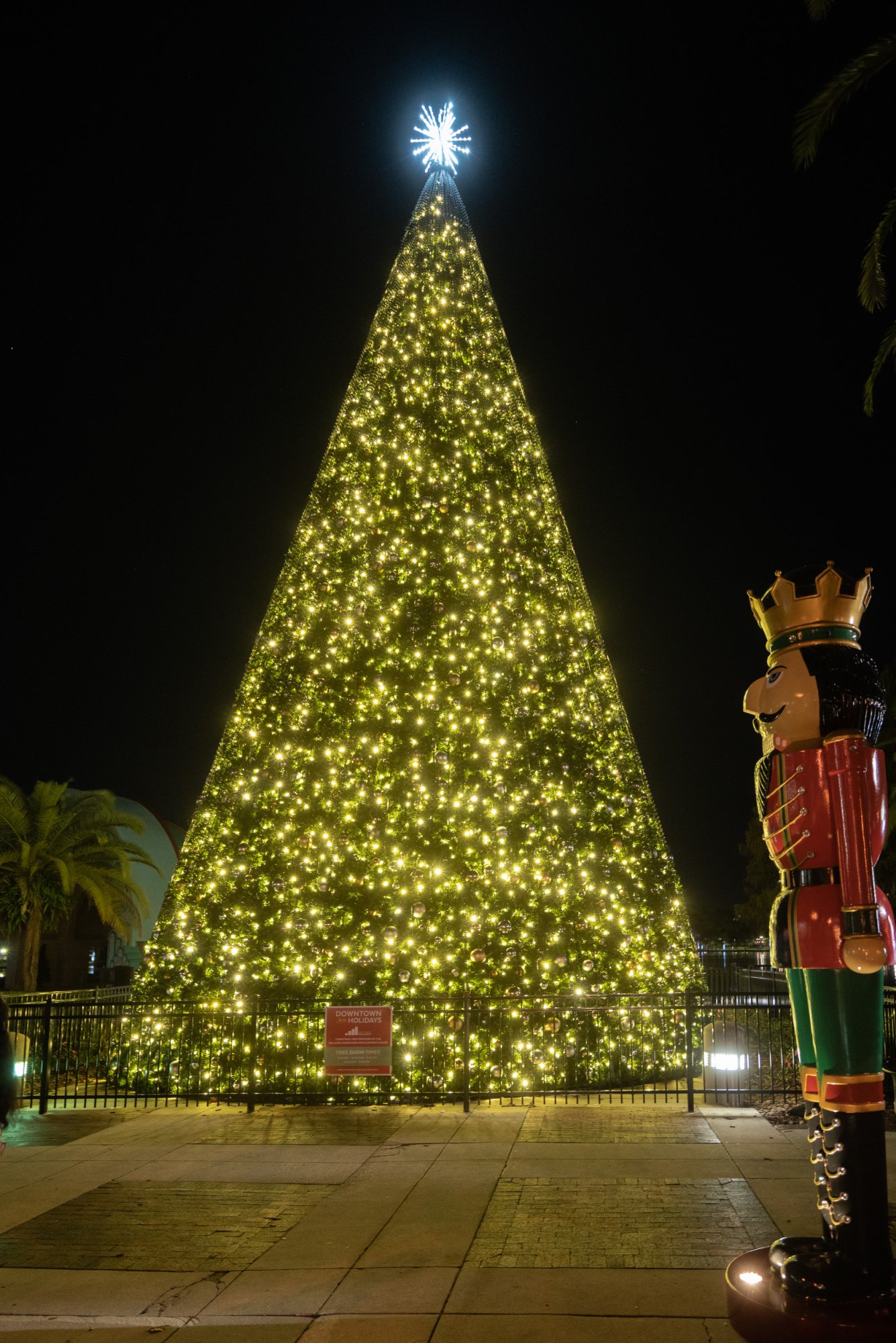 Eola Christmas 2500px-9.jpg