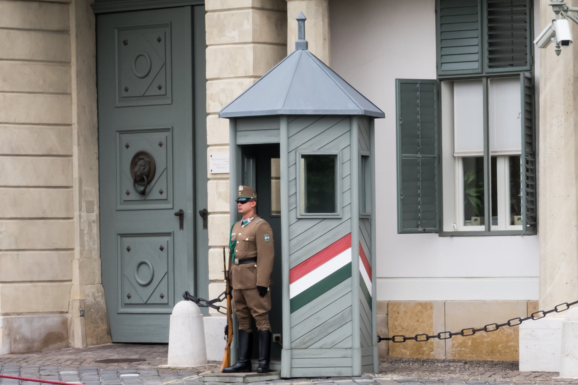 Guard, Royal Sandor Palace, Budapest.jpg