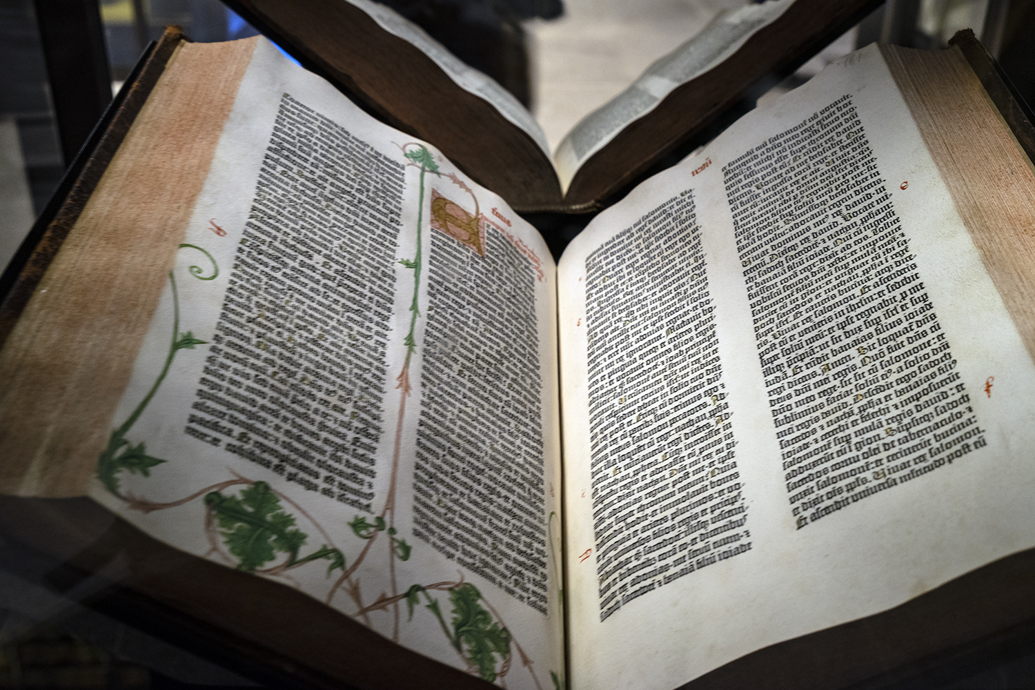 Gutenburg Bible - 1500px.jpg