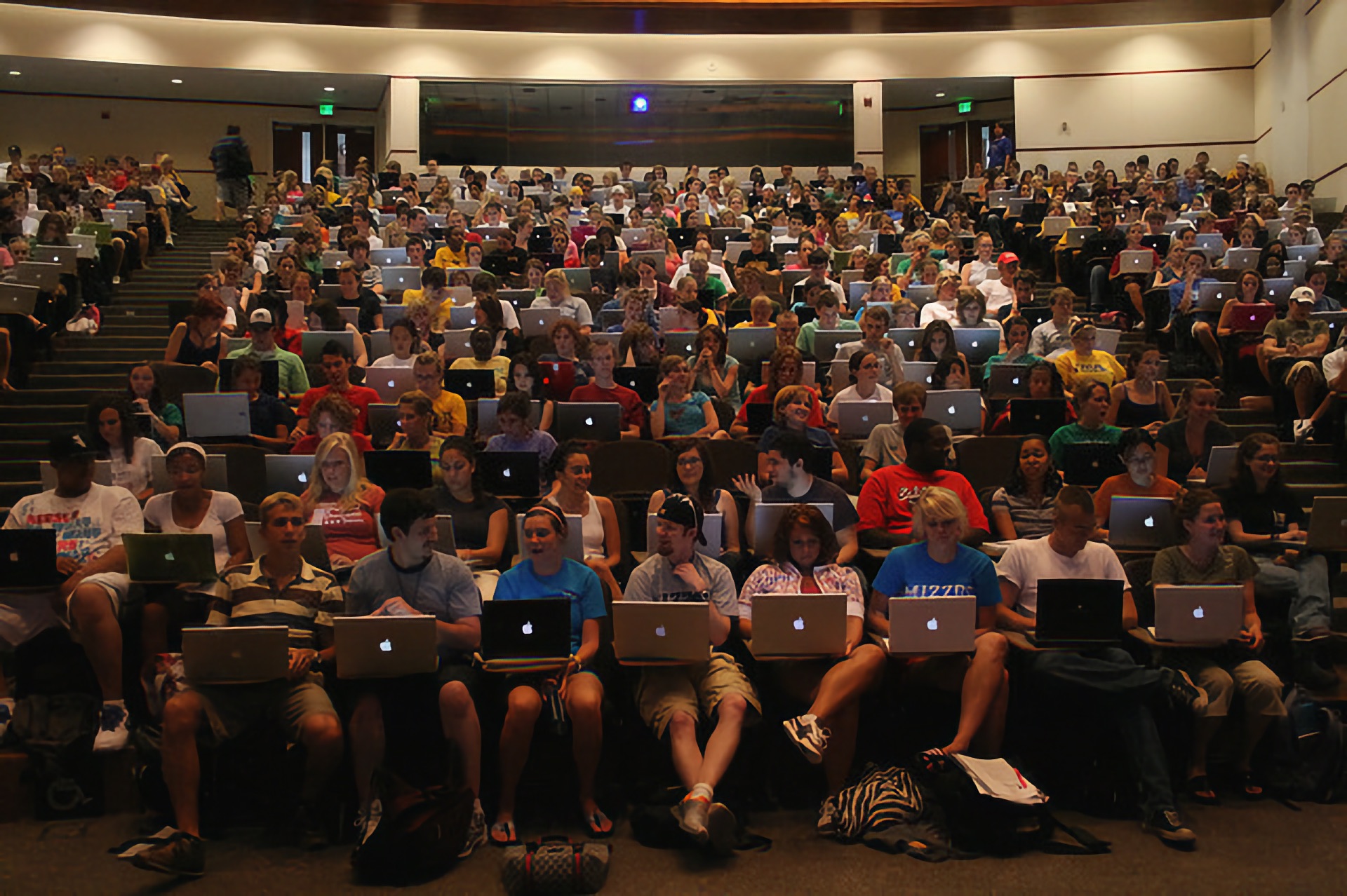 i-d882fca156098d85e9d9fa767ac2b7f9-mizzou jschool loves apple.jpg