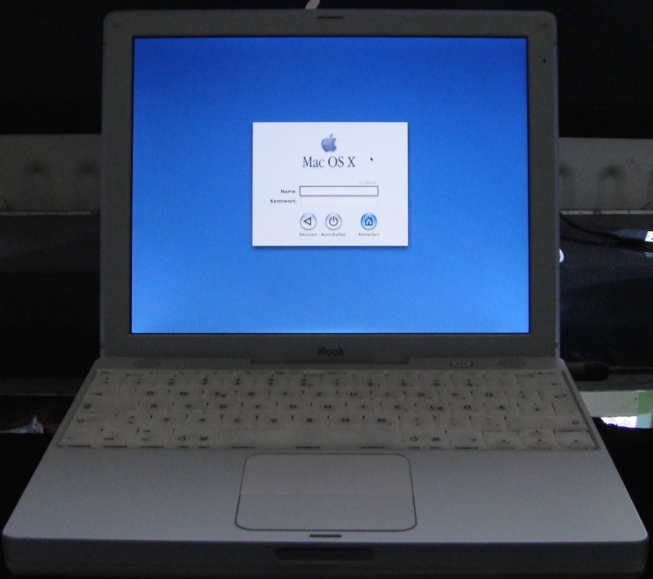iBookG3-MacOSX-10.0-Login.jpeg