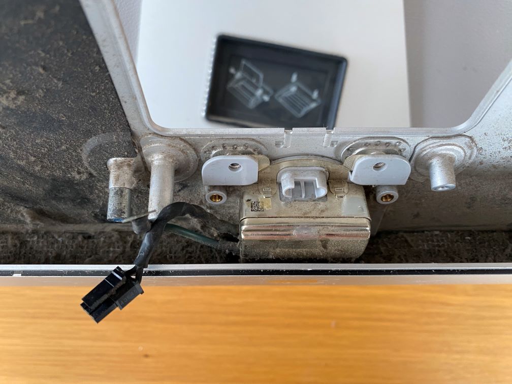 iMac AC socket.jpg