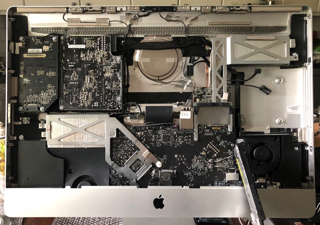 iMac i7 2011 insides.jpg