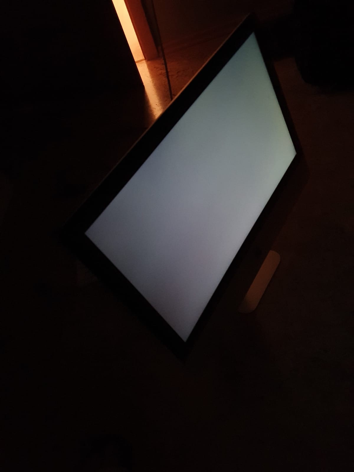 imac_backlight_on.JPG