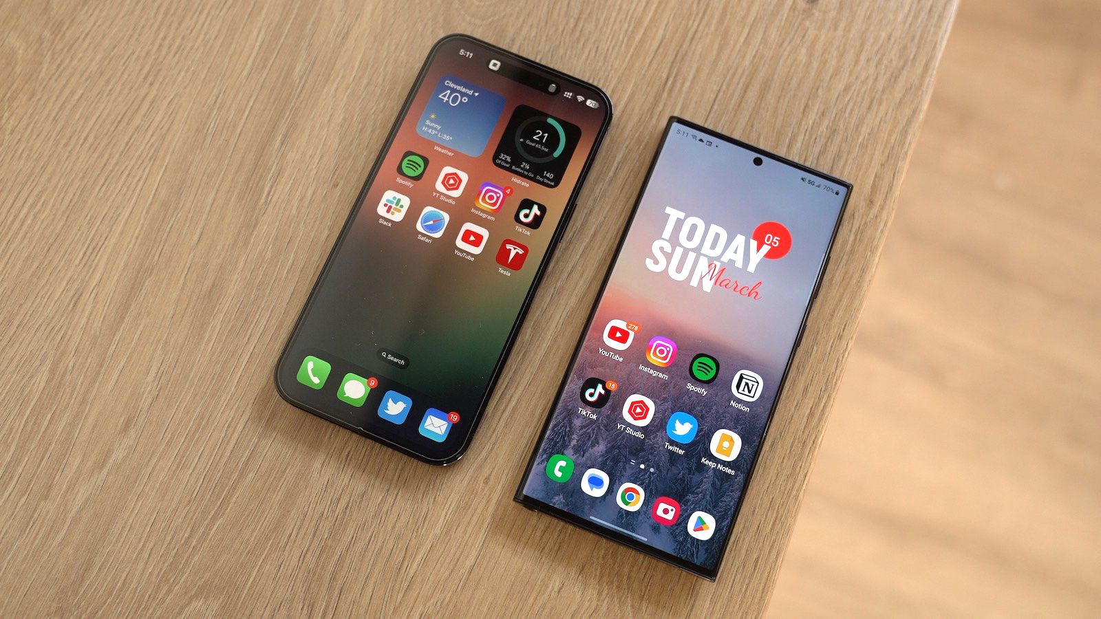 iphone-14-pro-max-galaxy-s23-ultra-leveled.jpg