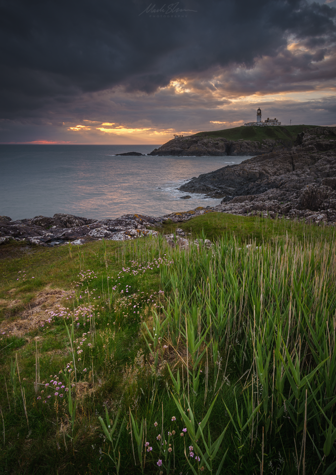 Killantringan Lighthouse & Portmaggie Bay small PL.png