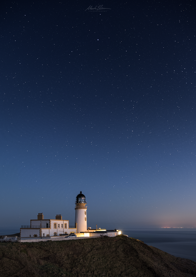 Killantringan Lighthouse & Stars small PL.png