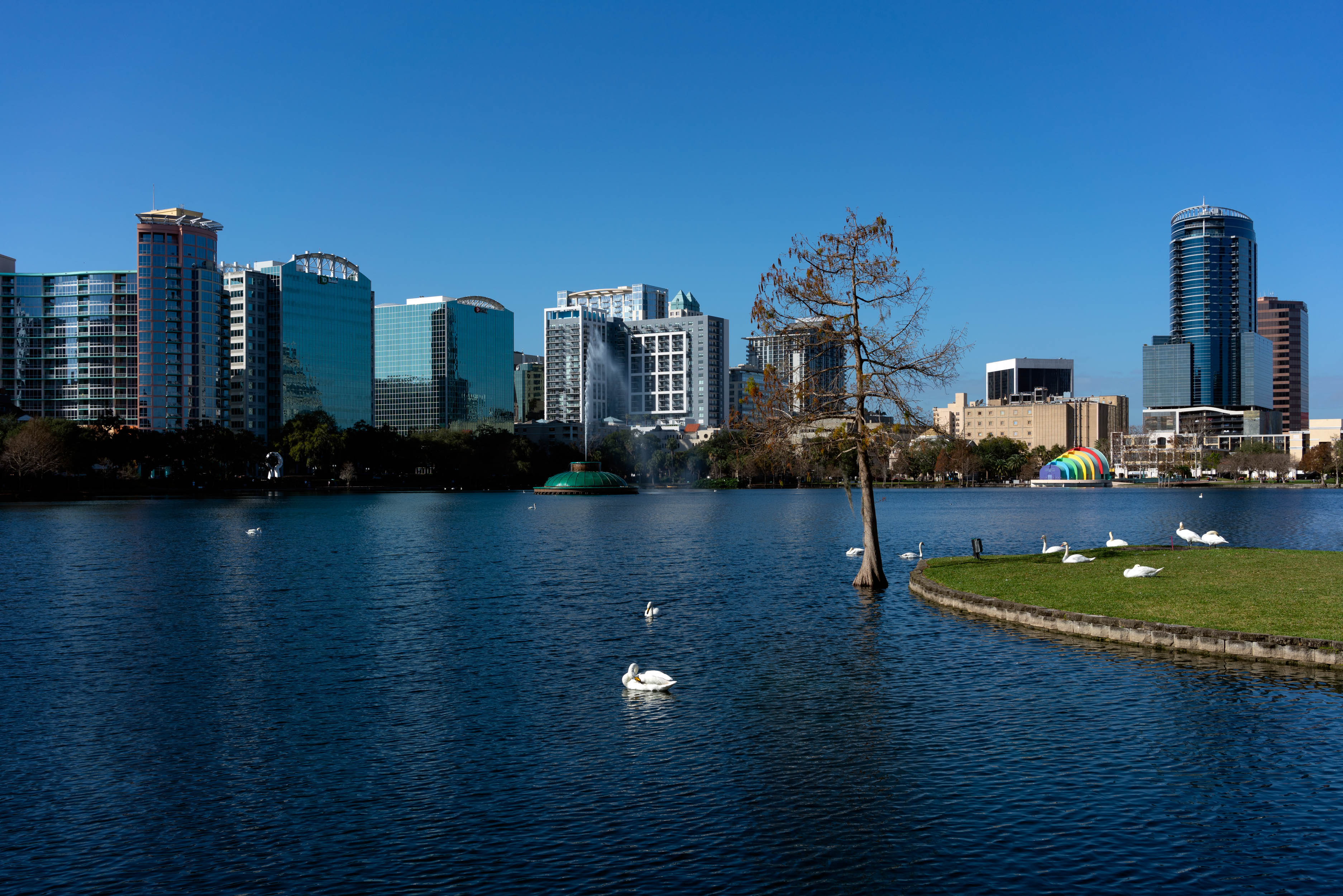 Lake Eola - 2500px-4.jpg