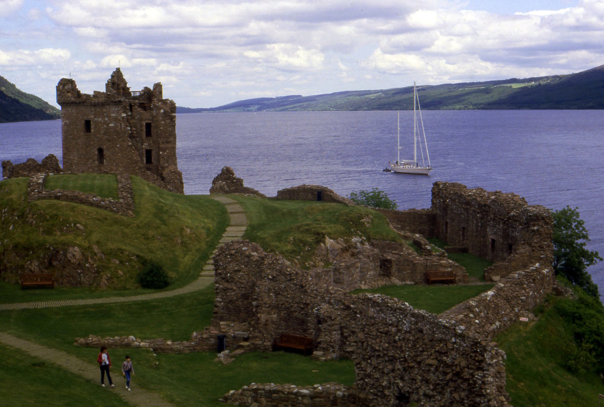 Loch Ness 3 - 2500px.jpg