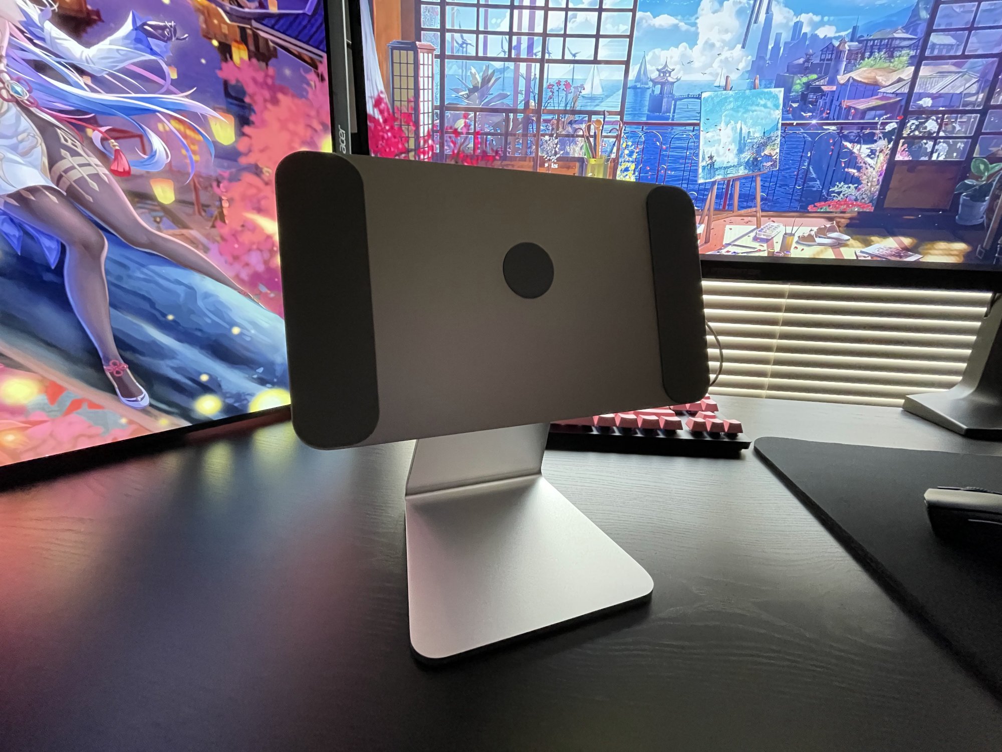 Lululook iPad Stand 1.jpg
