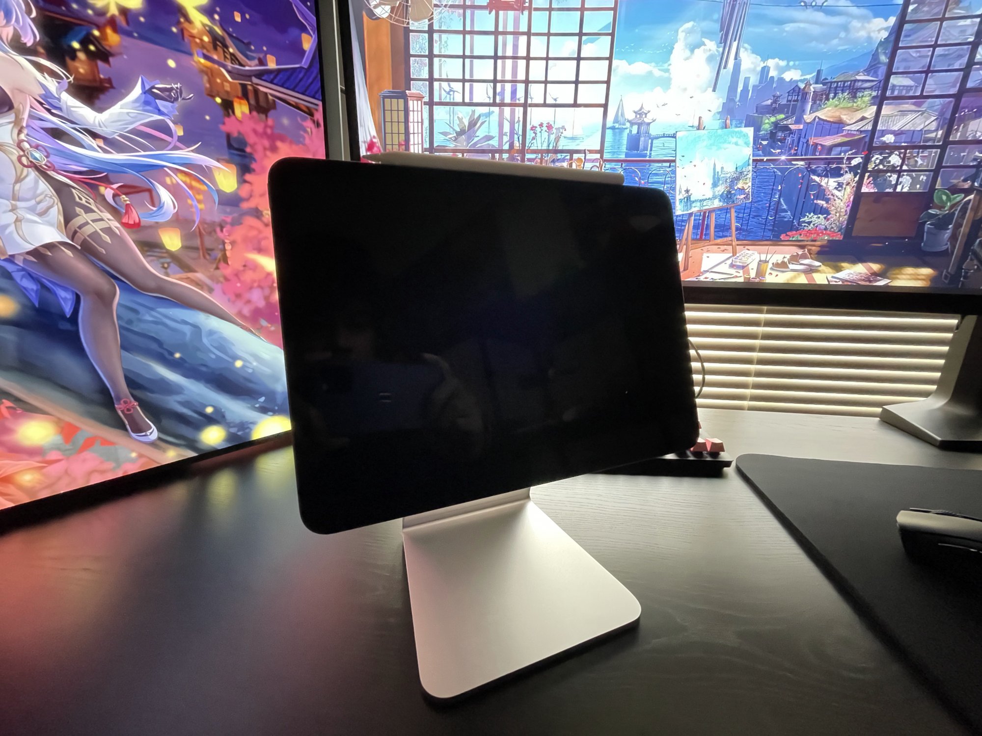 Lululook iPad Stand 2.jpg