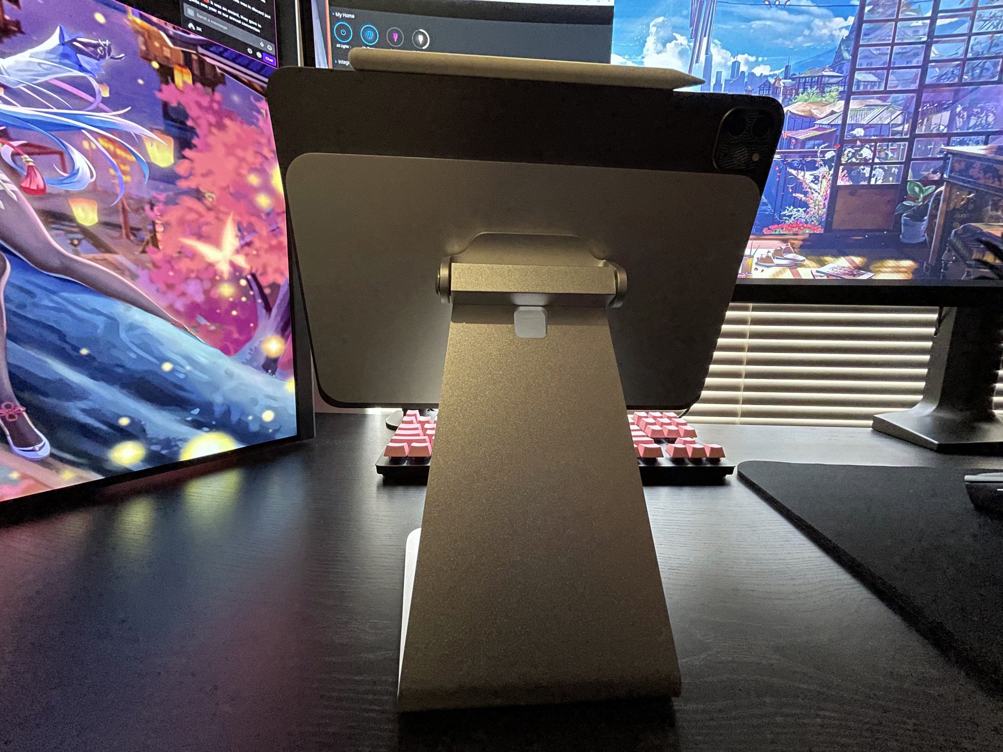 Lululook iPad Stand 3.jpg