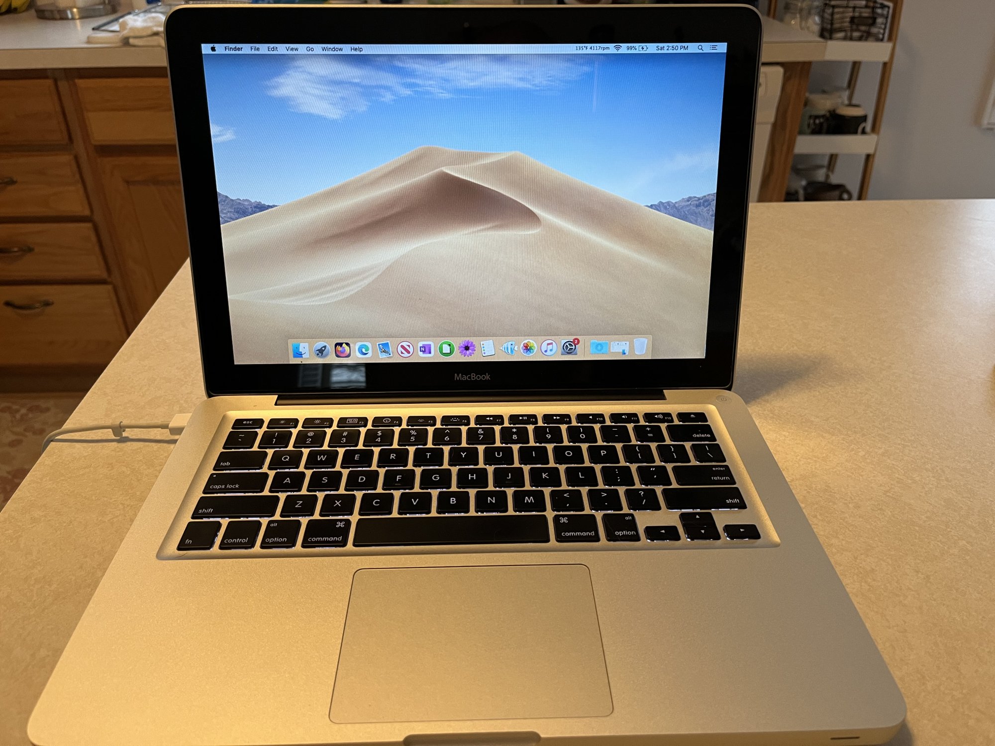 MacBook 2008 Aluminum photo.jpg