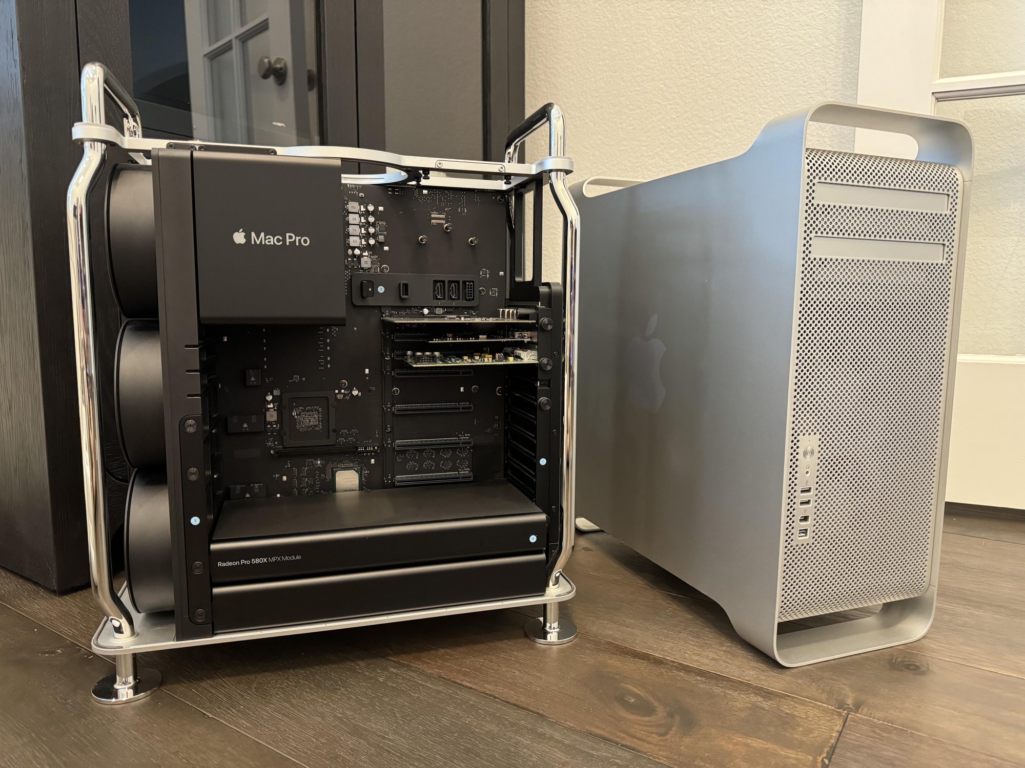 MacPro2019&MacPro2007resized.jpg