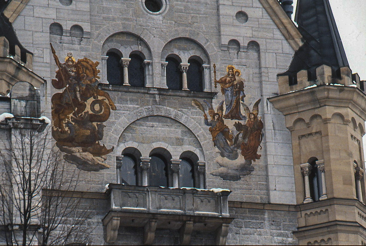 Neuschwanstein closeup 1991.jpg