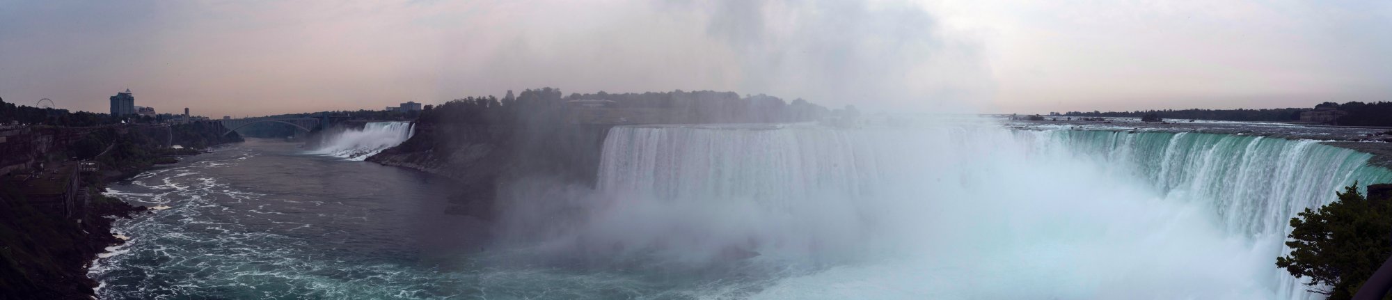 Niagra Canadian Side 5 9000px.jpg