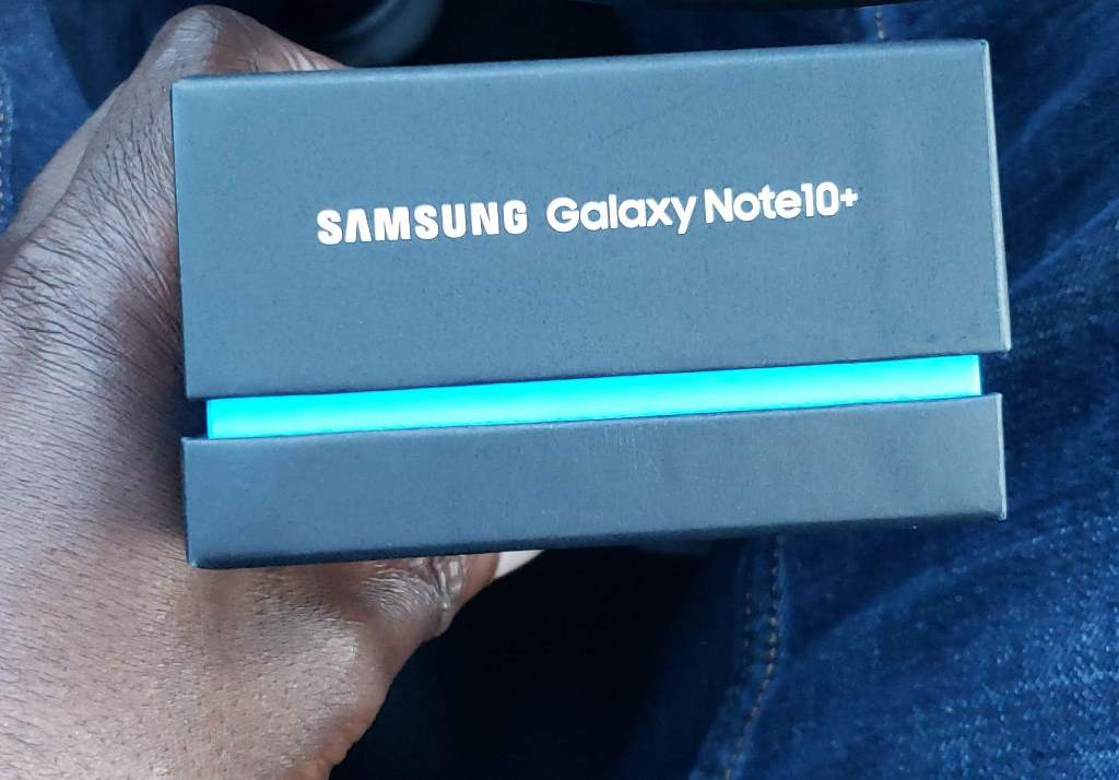 note10 plus box.jpg
