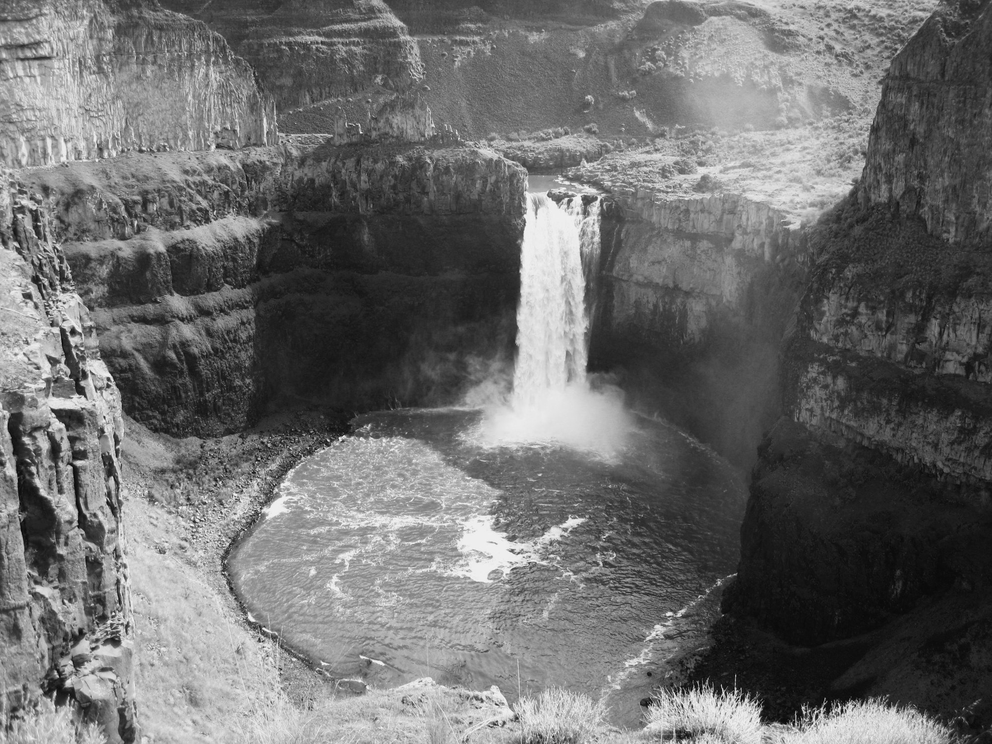 Palouse_Falls_BW.jpg