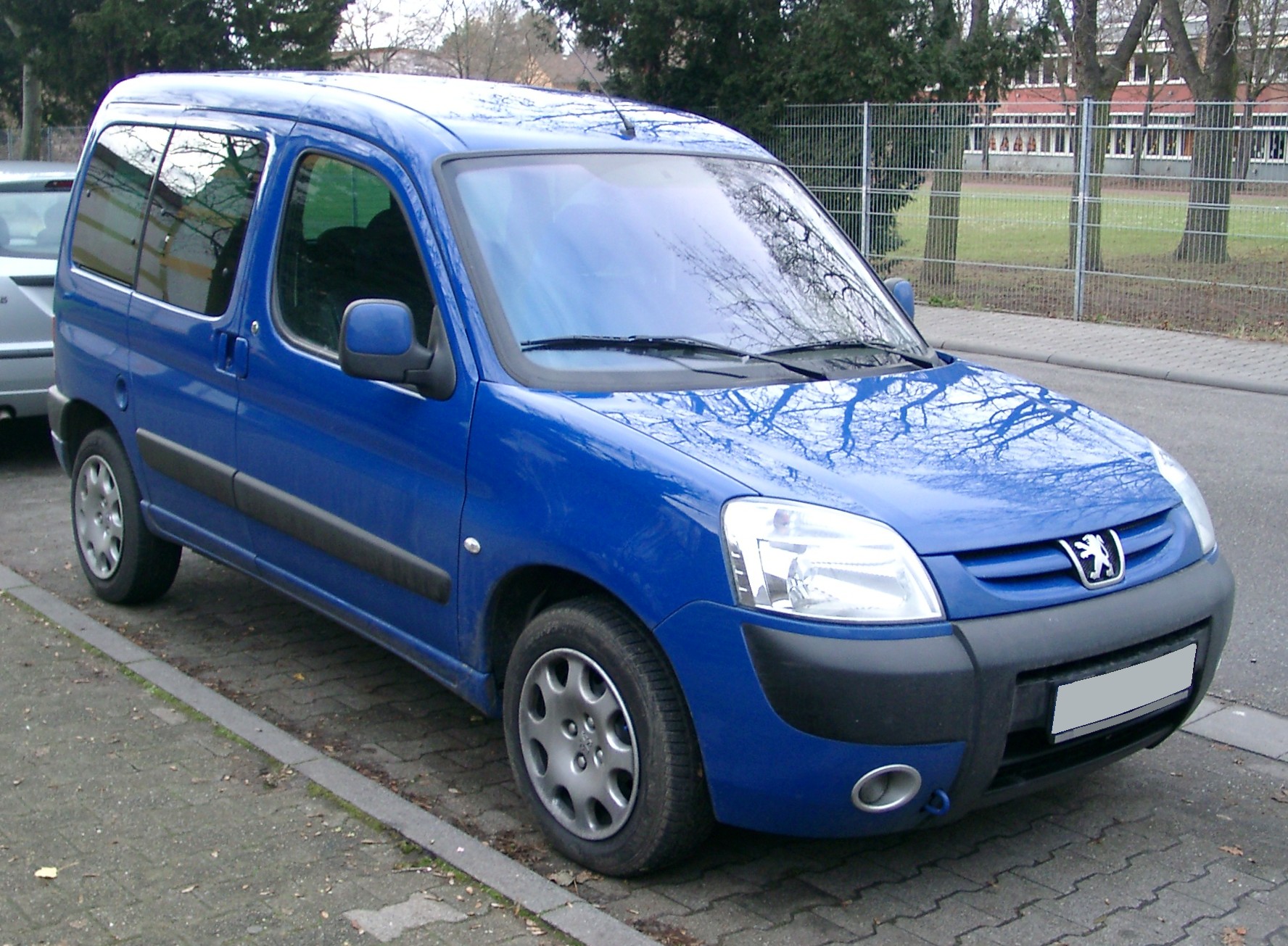 Peugeot_Partner_front_20071205.jpg