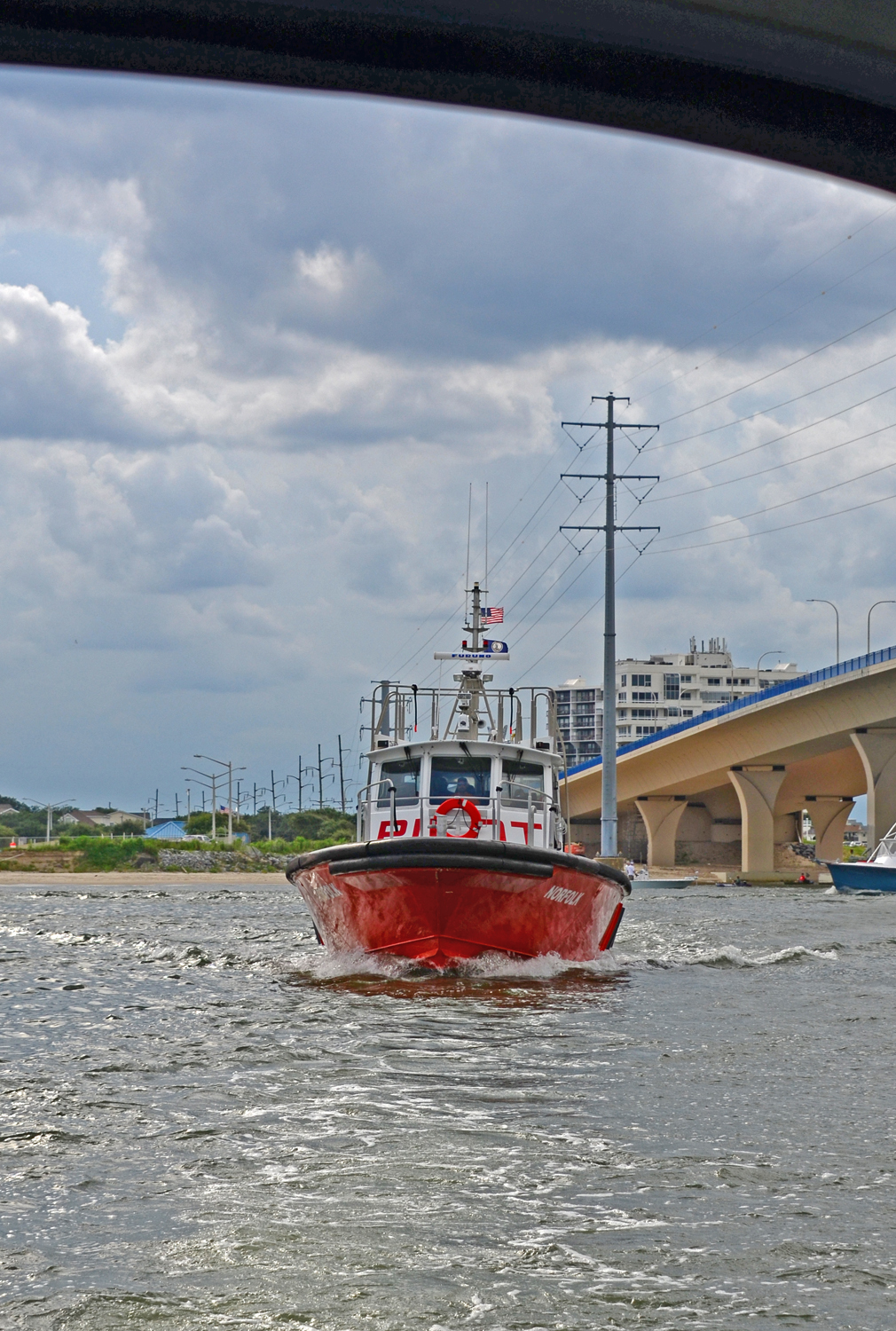 Pilot boat 01 resize.jpg