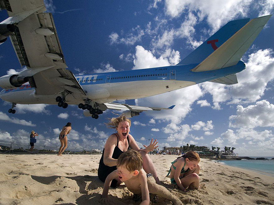 plane-landing-maho-beach-4.jpg