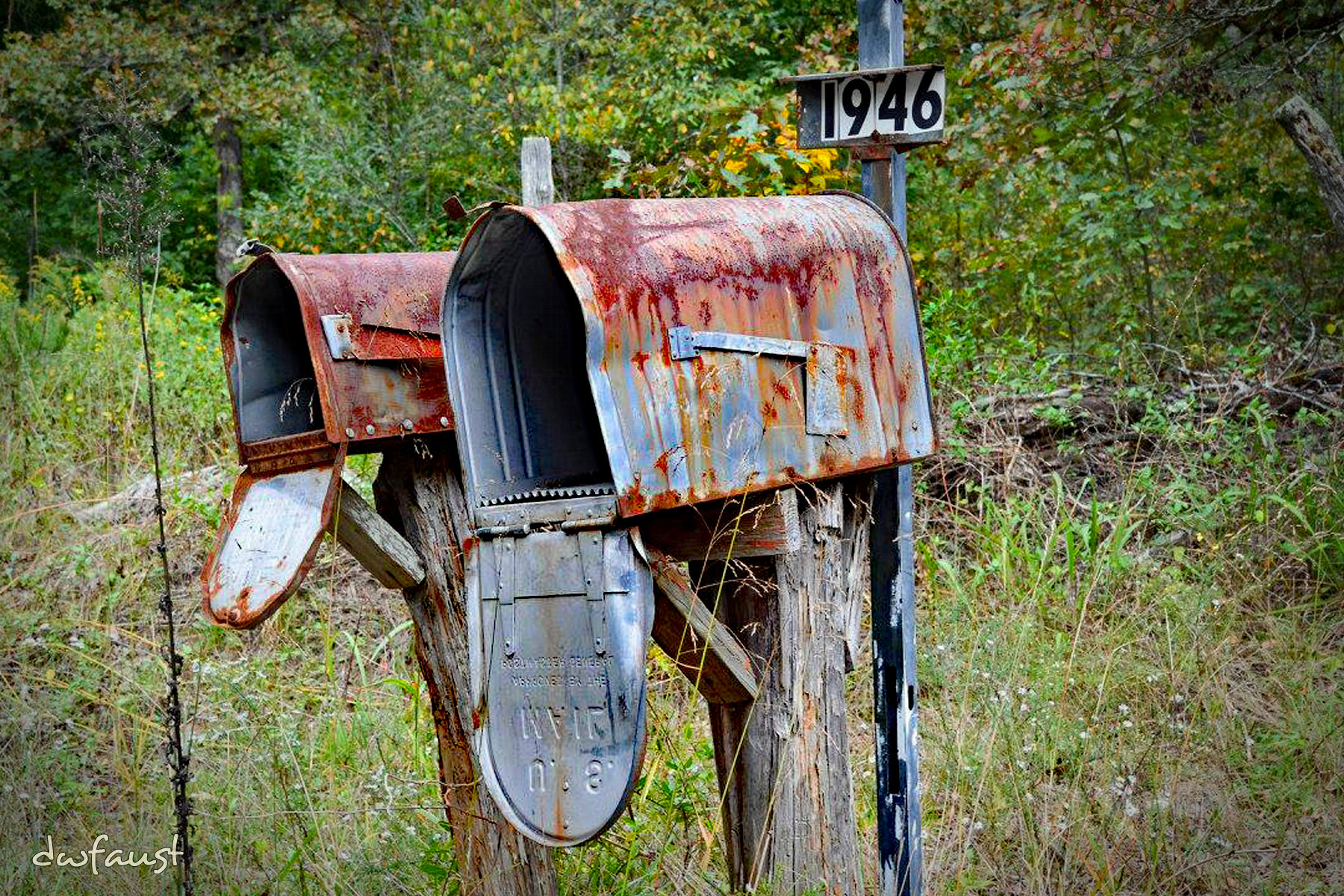 Rusted-mailboxes.jpg