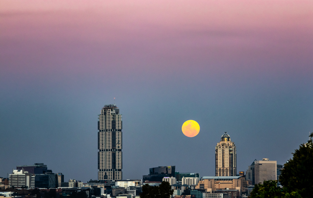 Sandton Moon (1 of 1).jpg